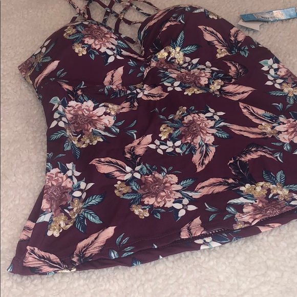 Ambrielle Swim top - Picture 4 of 16